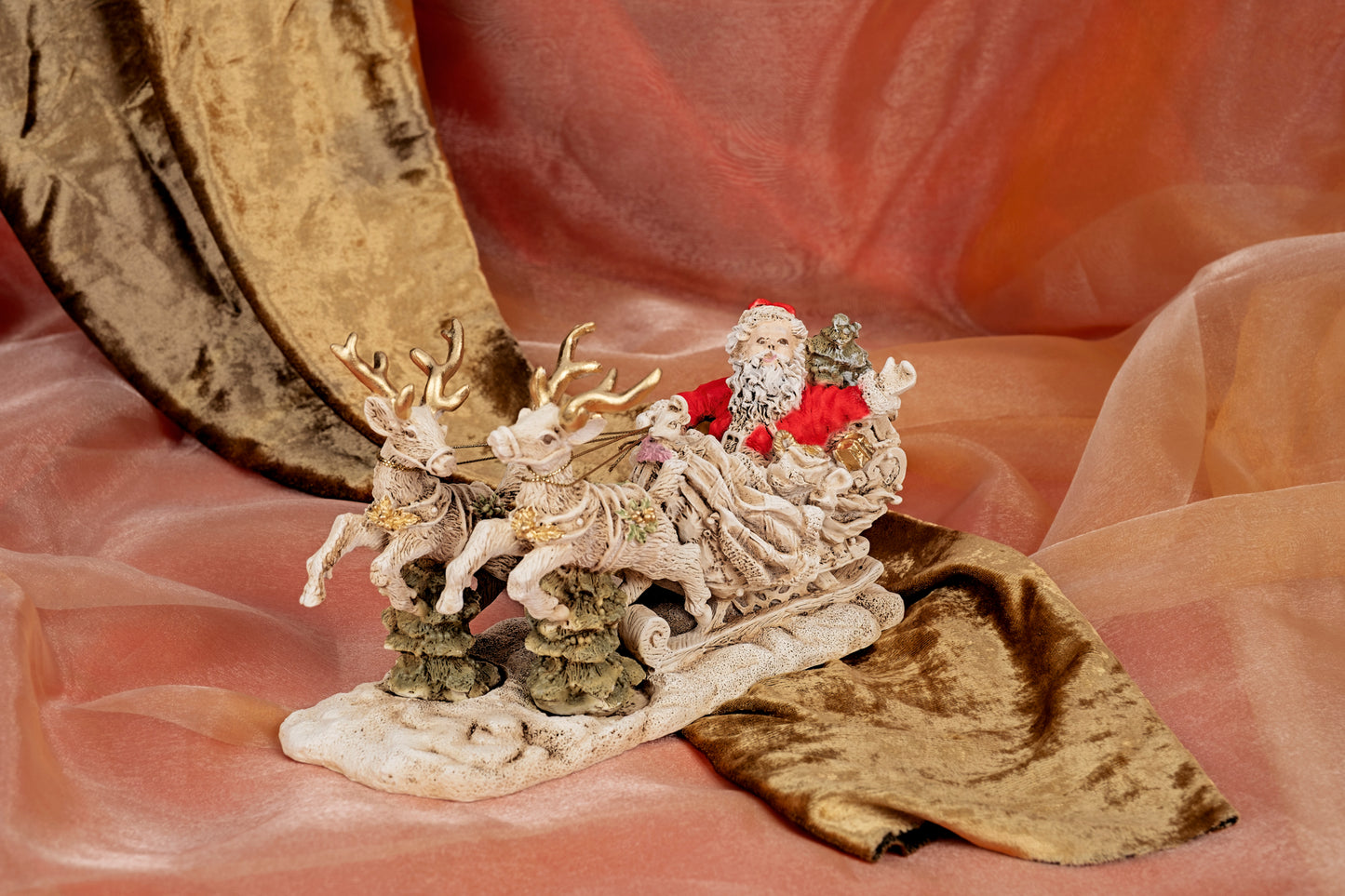 Babbo Natale su slitta con renne