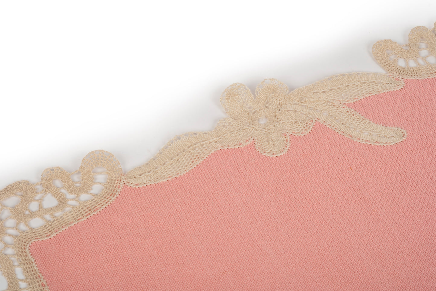 Centro in merletto con stoffa in puro lino rosa antico