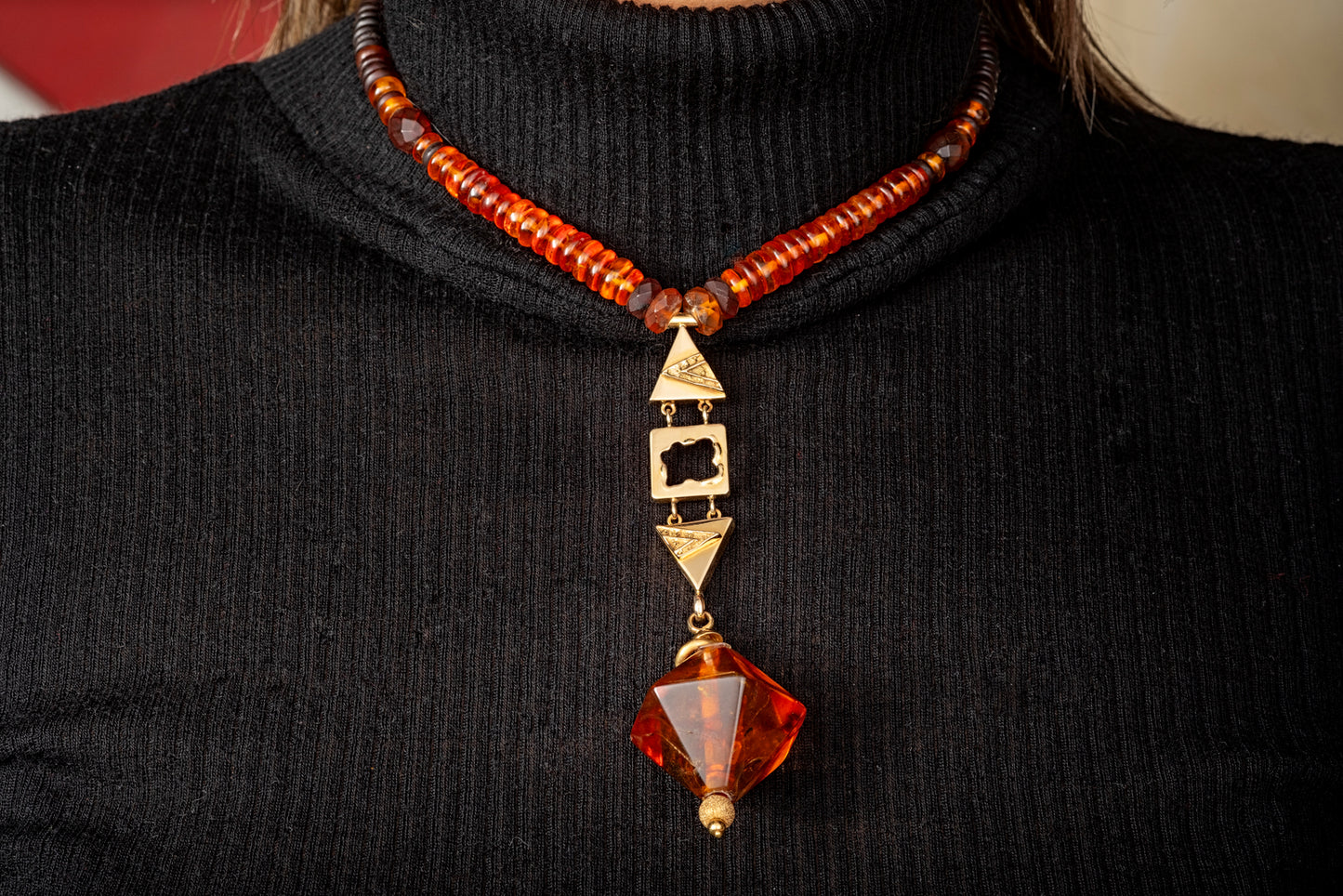 Amber necklace with amber and yellow gold center piece