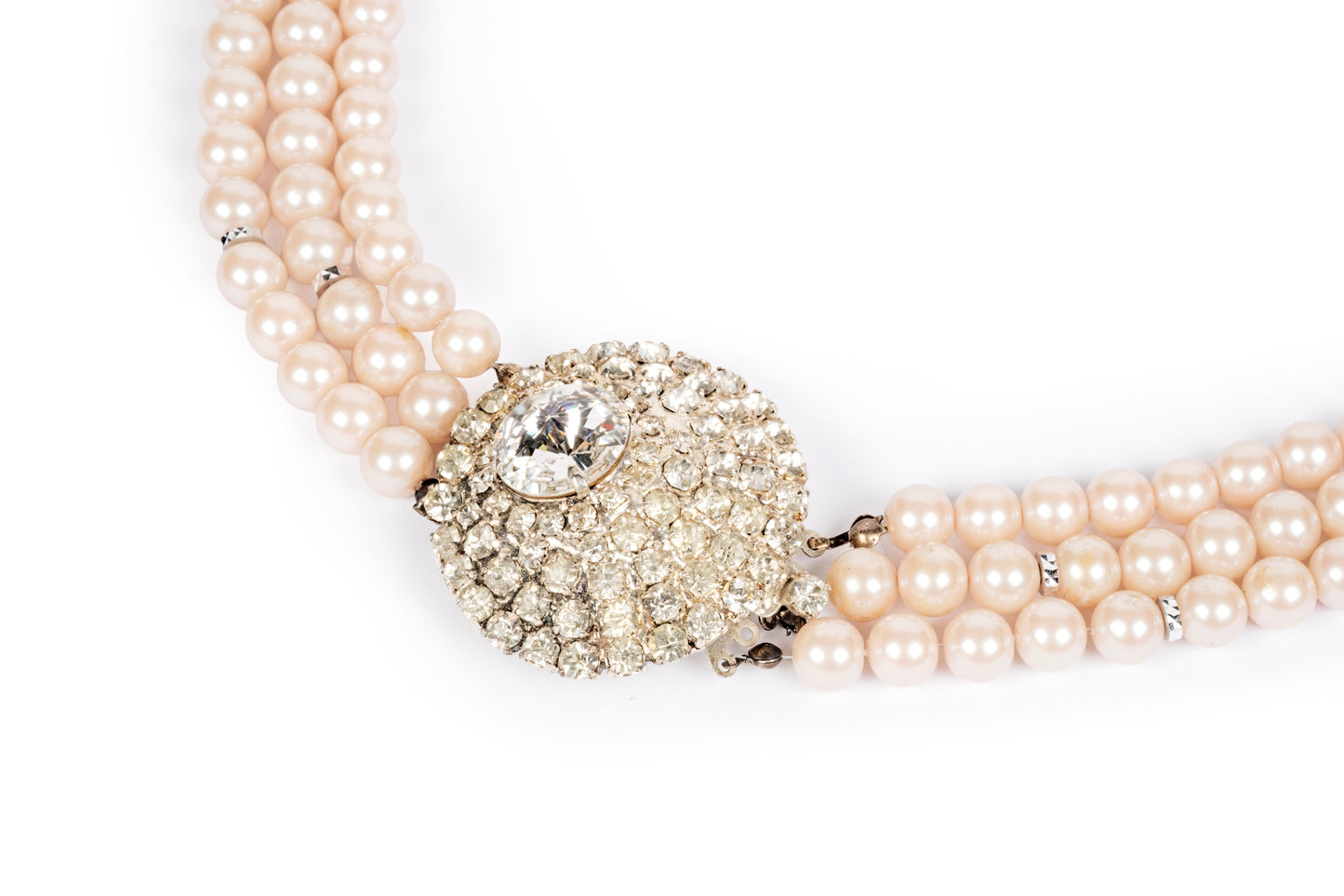 Collana tre fili perline rosa con centrale cristalli