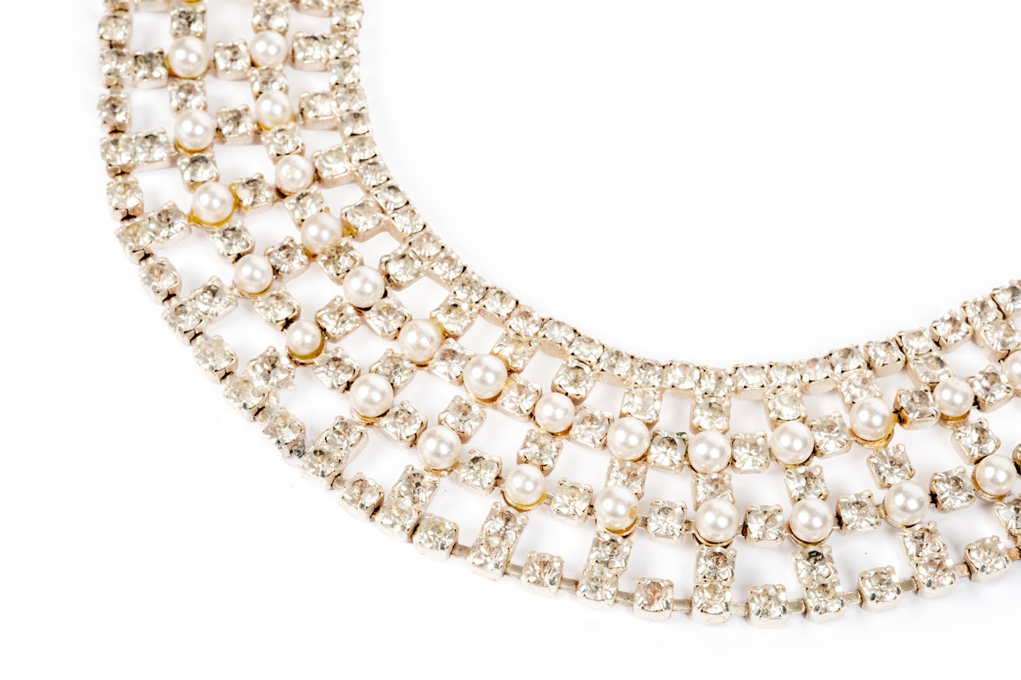 クリスタルとビーズのネックレス