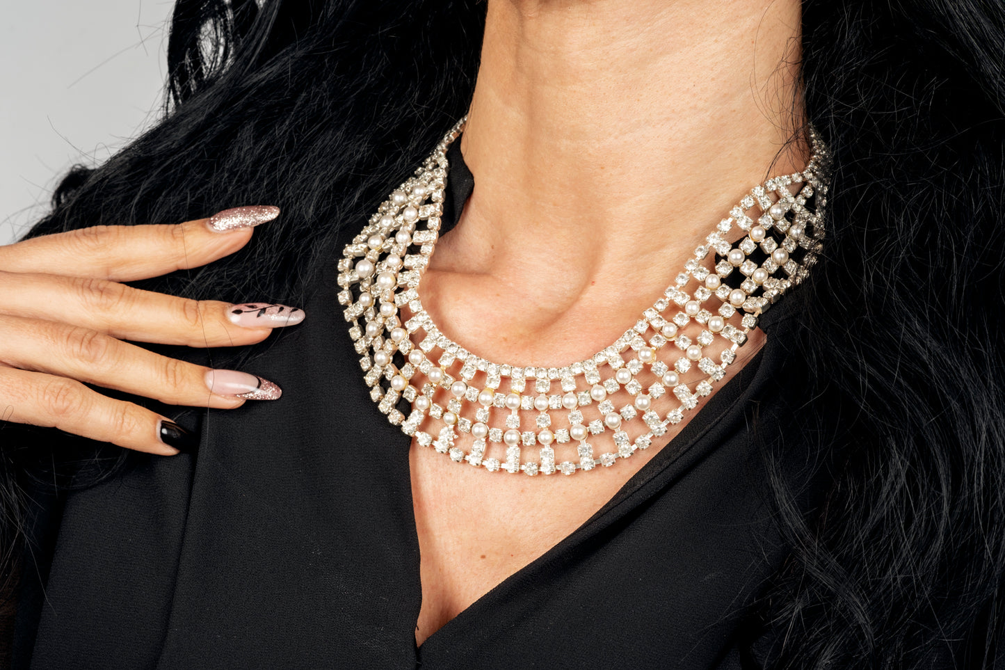 クリスタルとビーズのネックレス