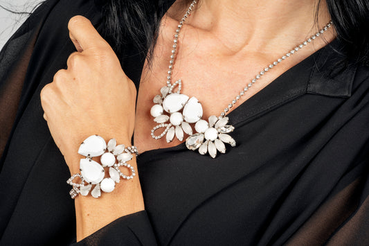 Collier fiori con cristalli e pietre navette e goccia