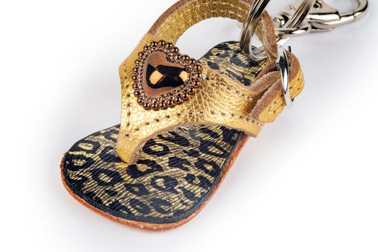 Portachiavi infradito in pelle color oro con cuoricino