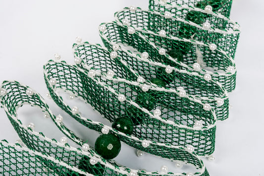 Decorazione alberello di Natale in merletto con perline