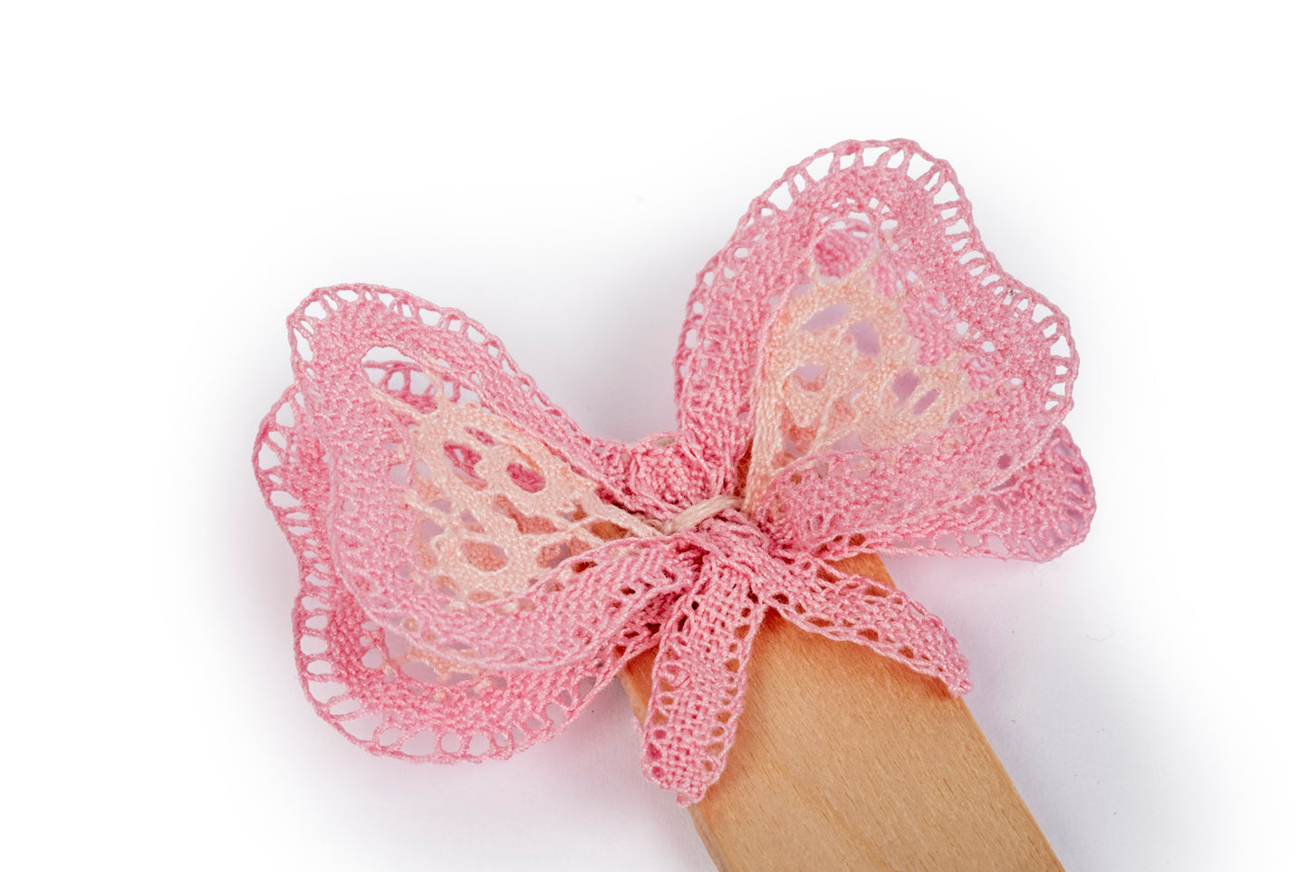 Segnalibro e bomboniera con farfallina rosa in merletto