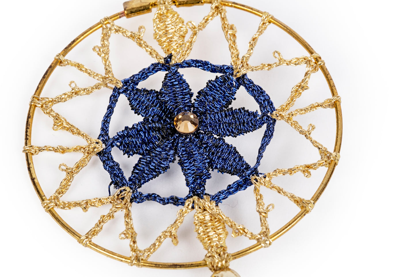 Orecchini pendenti in merletto blu metalizzato