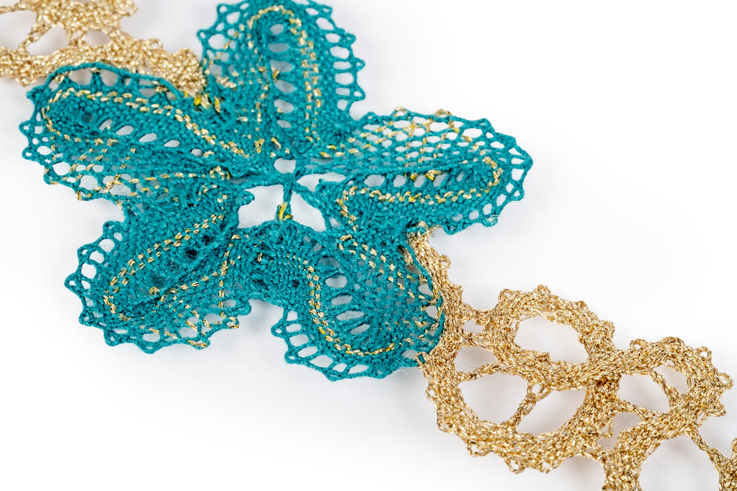 Bracciale in merletto con fiore ottanio