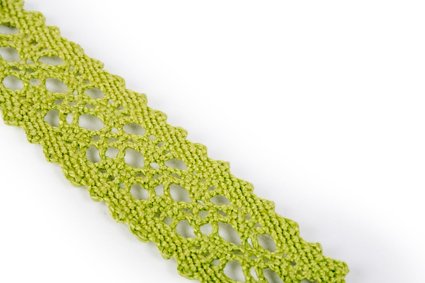 Bracciale in merletto a tombolo colore verde