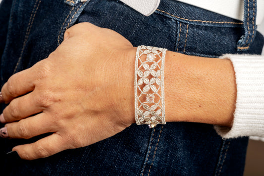 Bracciale in merletto a tombolo fascia color argento