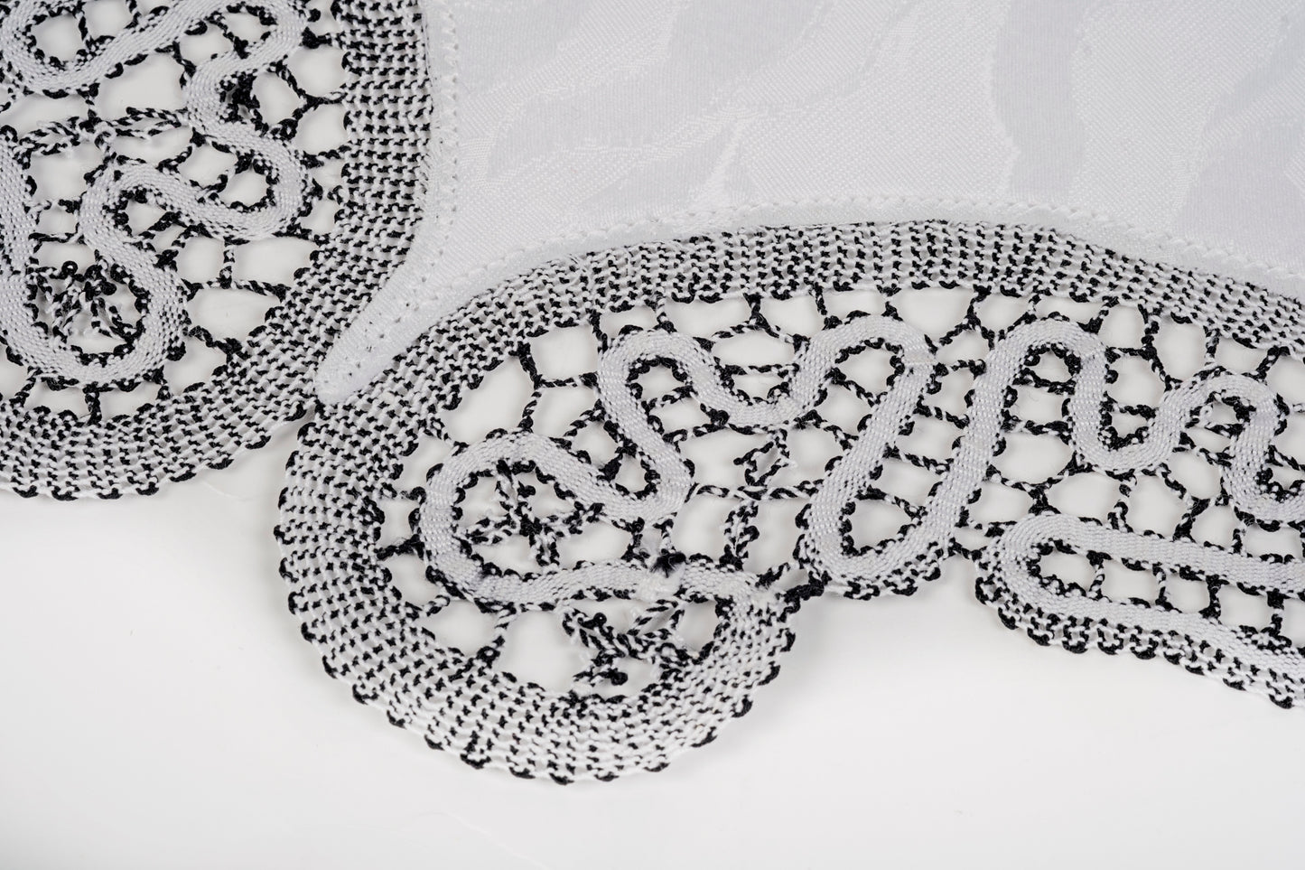 Centro in merletto a tombolo con staffa melange