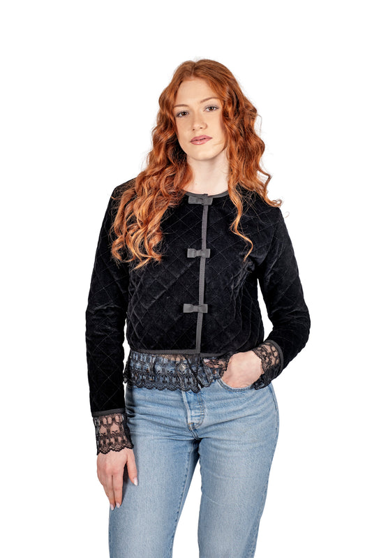 Giubbino sartoriale in velluto nero trapuntato e pizzo