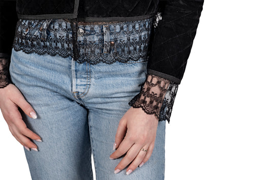 Giubbino sartoriale in velluto nero trapuntato e pizzo