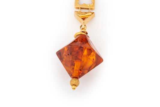 Collana in ambra con centrale in ambra e oro giallo