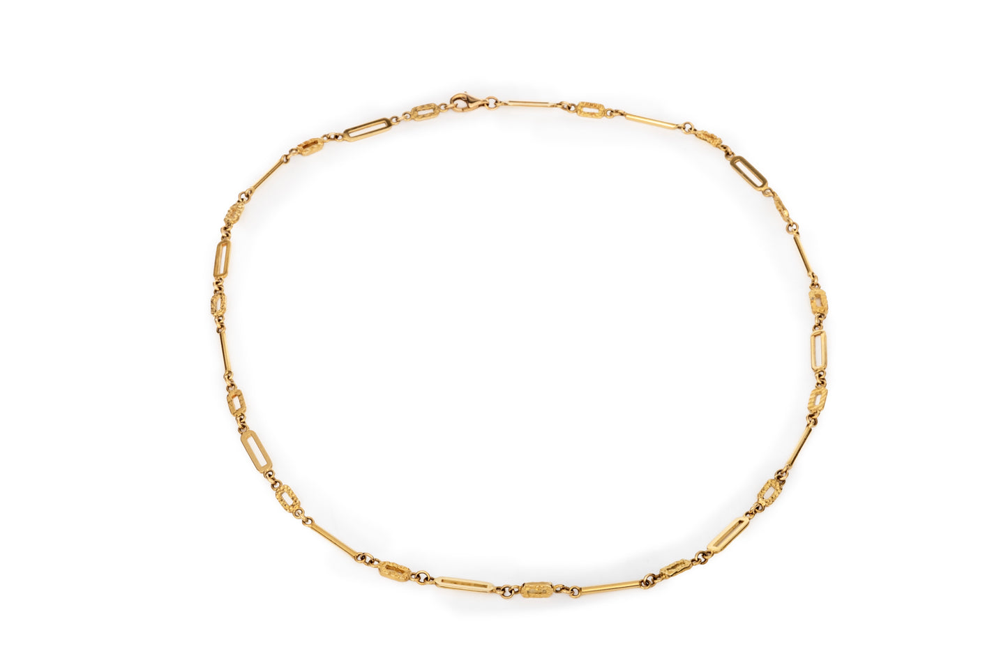 Gold chain with geometric elements
