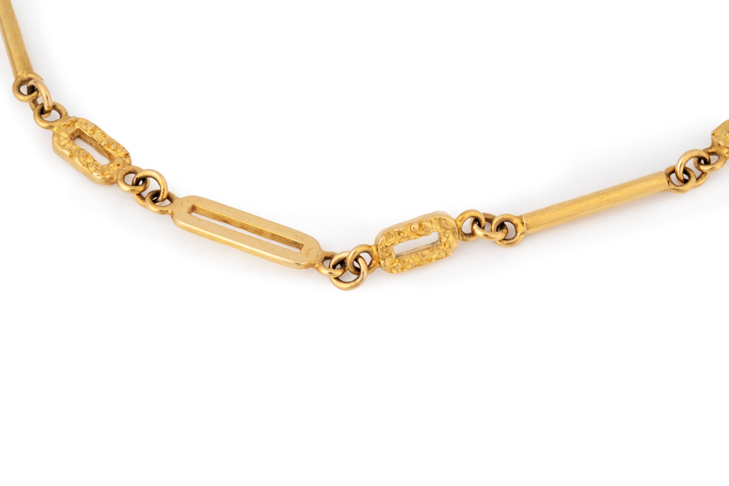 Gold chain with geometric elements
